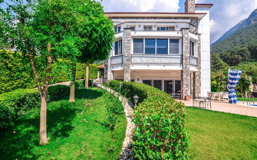 Exclusive Villa in Ovacik-Fethiye 1500 m2 Land