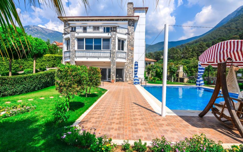 Exclusive Villa in Ovacik-Fethiye 1500 m2 Land